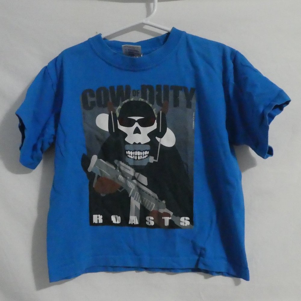 COWS xs light blue Cow Of Duty Roasts graphic T-Shirt. Made In Canada, GUC
